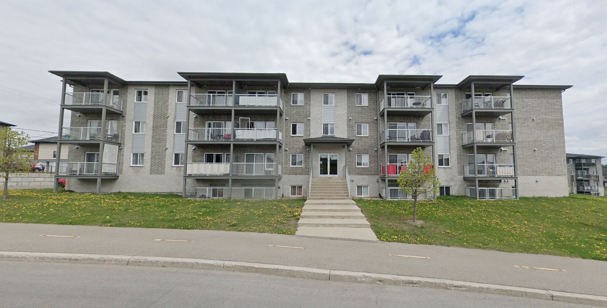 9360-1565 Québec Inc. sells residential property to Placements Maçon Inc. for $7 million